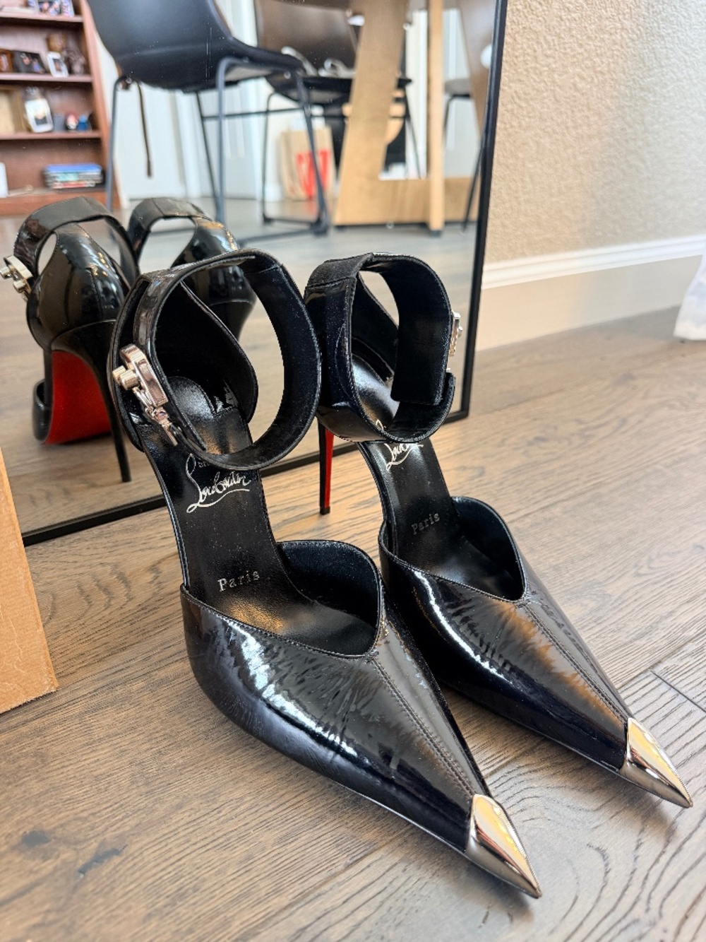 Christian Louboutin Lock Me Up Pump 100 Women’s 8.5